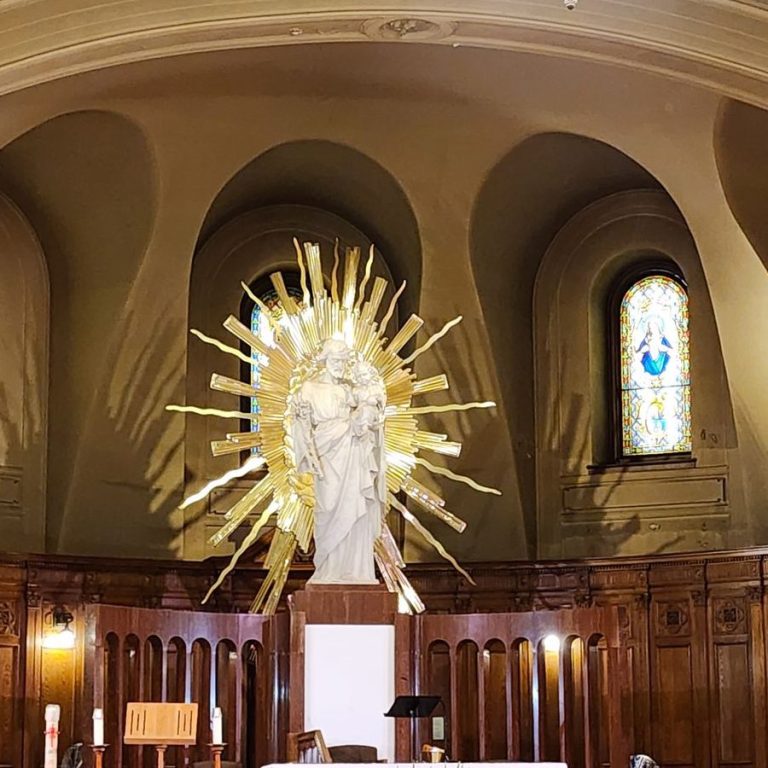 The Best Churches en Berri